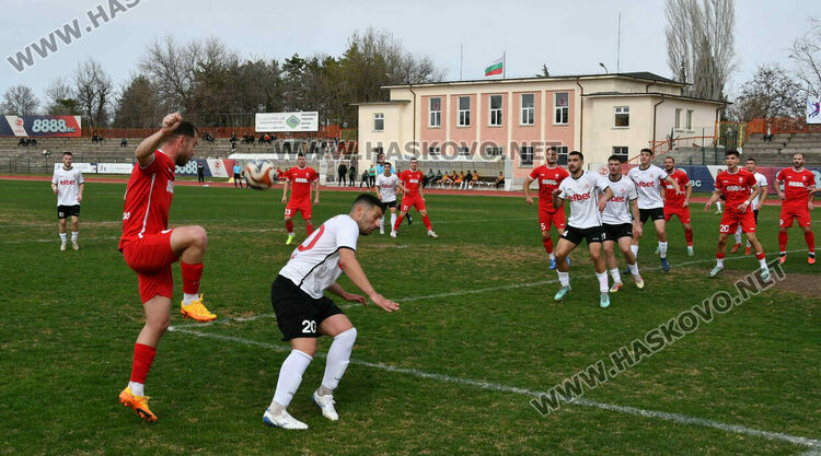  „Саяна“ излъга „розите“