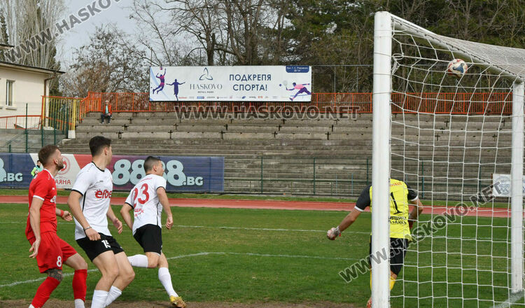  „Саяна“ излъга „розите“