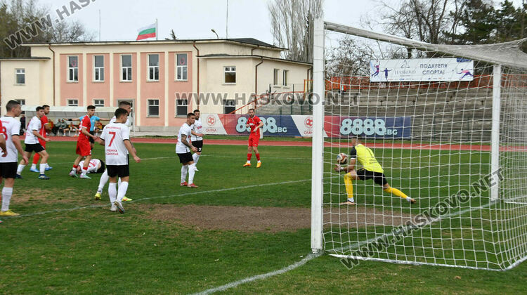  „Саяна“ излъга „розите“