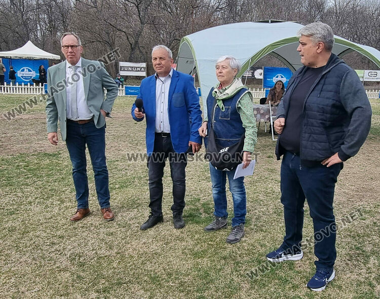 Близо 120 екземпляра от породата Германско овчарско куче участват в киноложка изложба в Димитровград