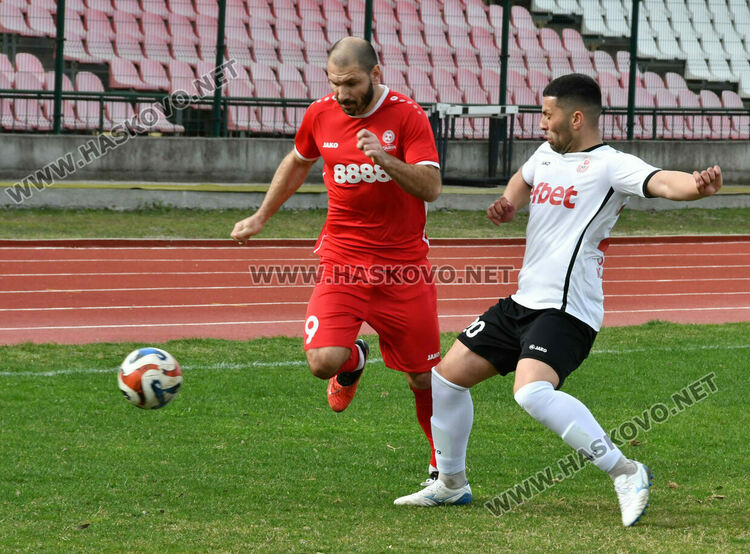  „Саяна“ излъга „розите“