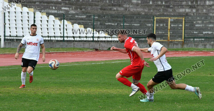  „Саяна“ излъга „розите“