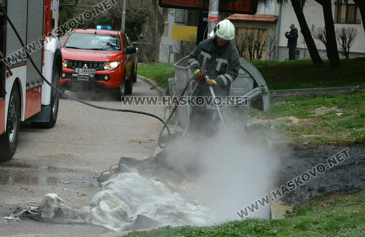 Изгоряха три пластмасови контейнера срещу ПМГ на бул. „Стефан Стамболов“