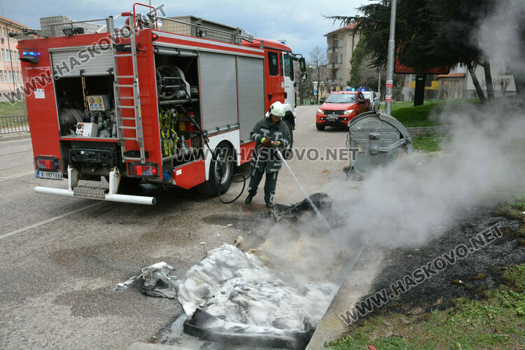 Изгоряха три пластмасови контейнера срещу ПМГ на бул. „Стефан Стамболов“
