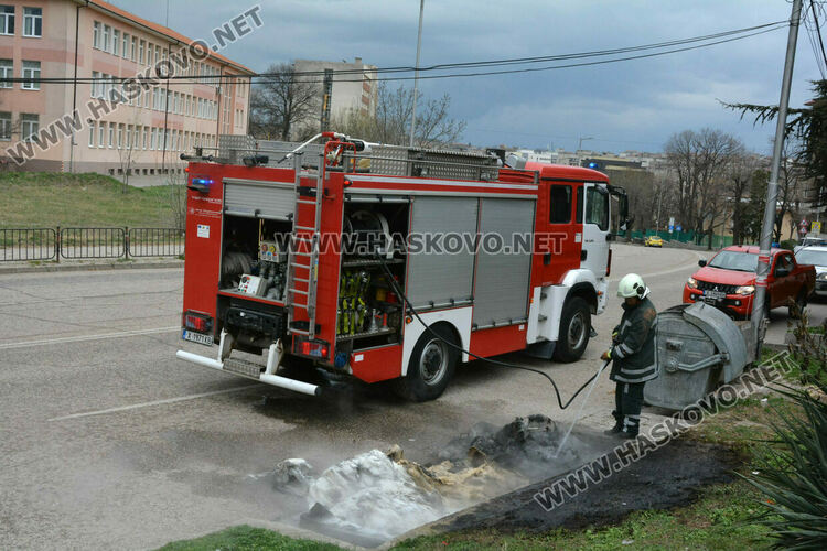 Изгоряха три пластмасови контейнера срещу ПМГ на бул. „Стефан Стамболов“