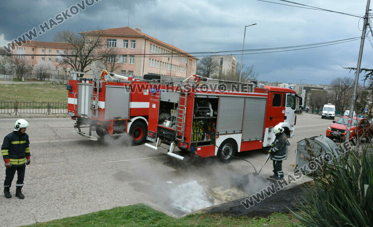Изгоряха три пластмасови контейнера срещу ПМГ на бул. „Стефан Стамболов“