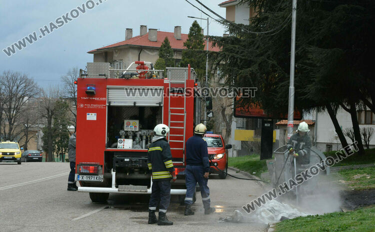 Изгоряха три пластмасови контейнера срещу ПМГ на бул. „Стефан Стамболов“