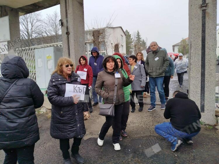 Лекари, медицински сестри и санитари от Психиатричната болница излязоха на протест
