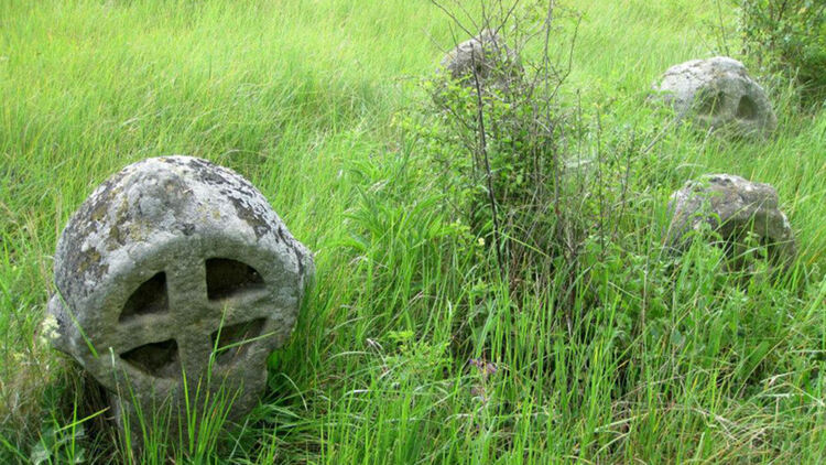 Уникален и единствен за България паметник на културата от национално значение в Брезнишко се руши, съобщи историкът Аниела Асенова