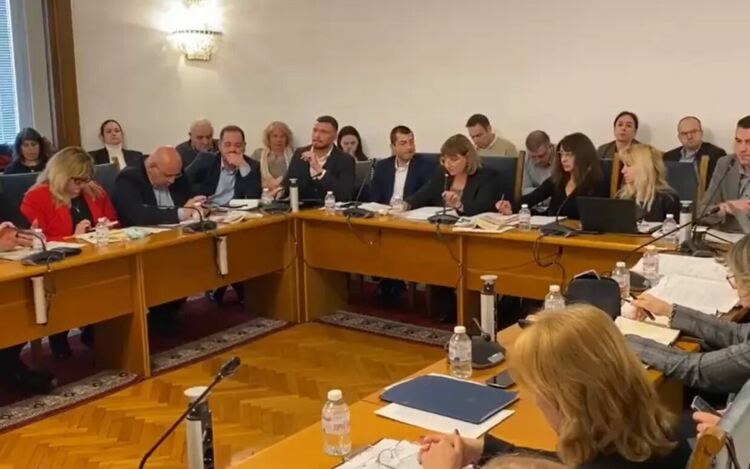 Дискусията събра много хора, които използваха случая да преповторят неща, които многократно бяха казвали и преди.