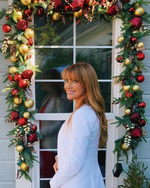 И на 74 години Джейн Сиймор продължава да е в топ форма