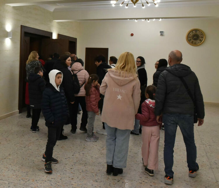 С ефектно „3 D“ шоу и концерт откриха ремонтираното читалище „Заря“