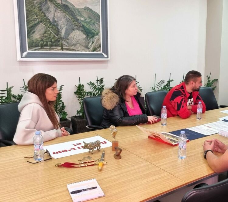 Конструктивен диалог между кмета Грудев и протестиращите за футбола в Асеновград