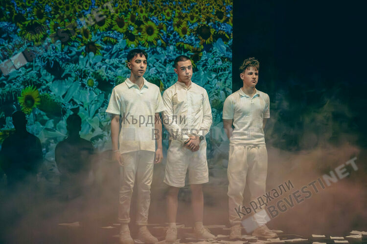 Фурор в Кърджали: Младежкият театър „Има как“  по проект на Сдружение „Омега“ завладя публиката