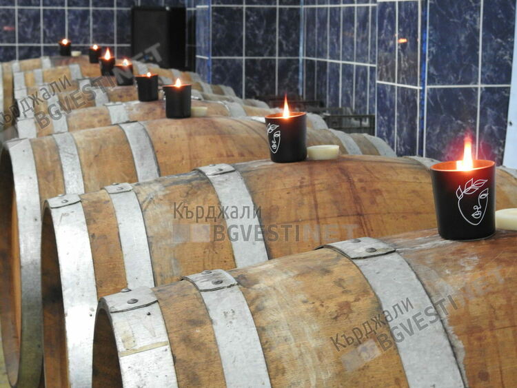 Духът на траките сатри оживя в Момчилград,  ценители на виното дегустираха свещената напитка с музика и поезия