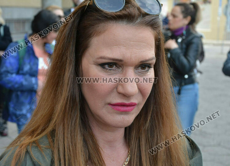 Десетки излязоха на протест в защита на животните в Хасково