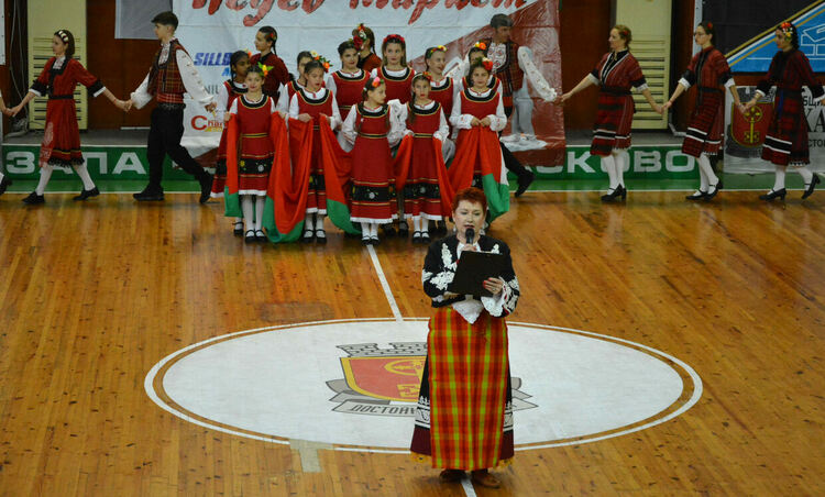 Близо 1100 танцьори откриха фестивала „Хайдушка софра“ с шествие през центъра на Хасково