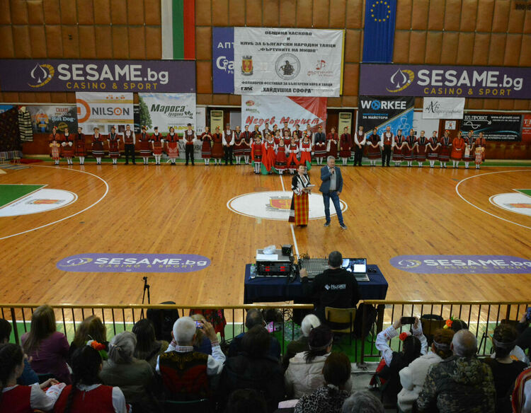 Близо 1100 танцьори откриха фестивала „Хайдушка софра“ с шествие през центъра на Хасково