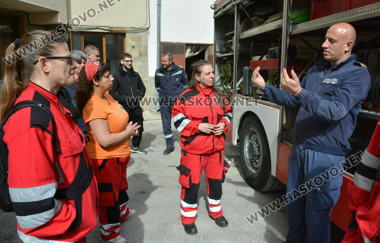 Пожарната в Хасково обучава граждани на реакции в случаи на горски пожари 