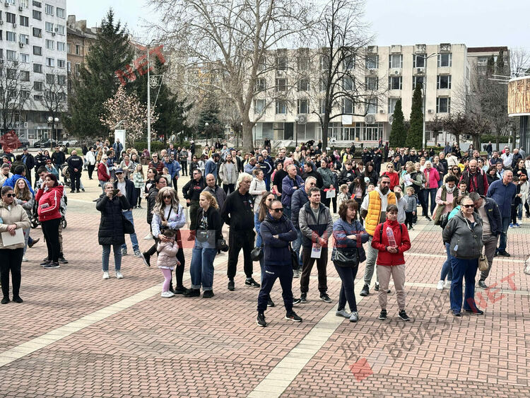 Стотици блокираха международния път край Димитровград, борят се за чист въздух
