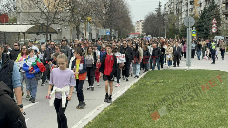 Стотици блокираха международния път край Димитровград, борят се за чист въздух