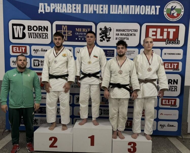 Антон Димитров е трети в категория до 90 кг.