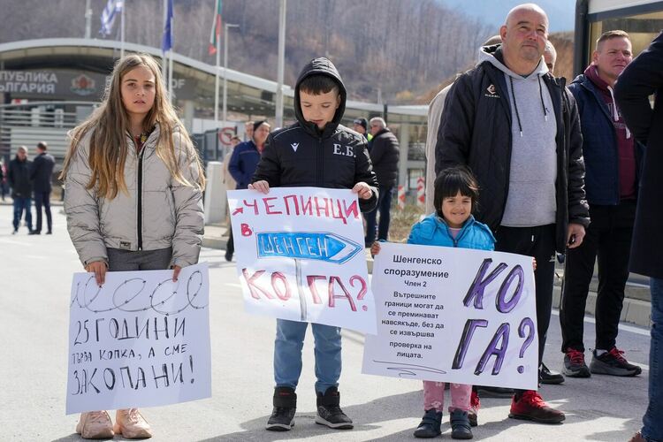 Жители на община Рудозем излязоха на протест срещу затворената граница, следващото недоволство ще е в София
