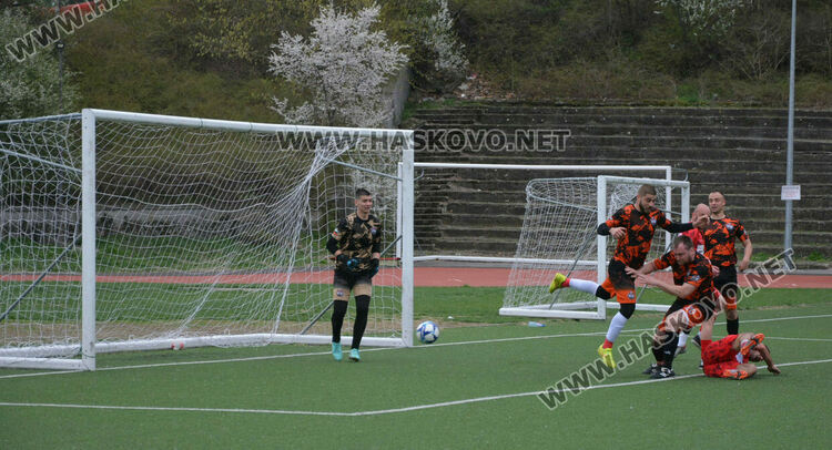 ФК „Хасково“ увеличи серията от победи на 14 поредни