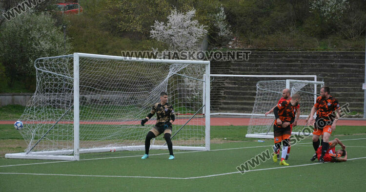 ФК „Хасково“ увеличи серията от победи на 14 поредни