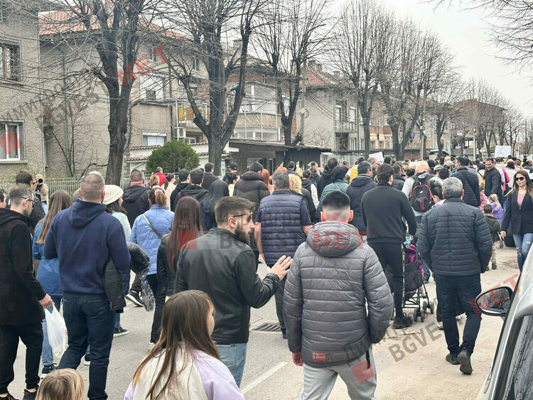 Стотици блокираха международния път край Димитровград, борят се за чист въздух