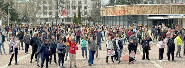 Стотици блокираха международния път край Димитровград, борят се за чист въздух