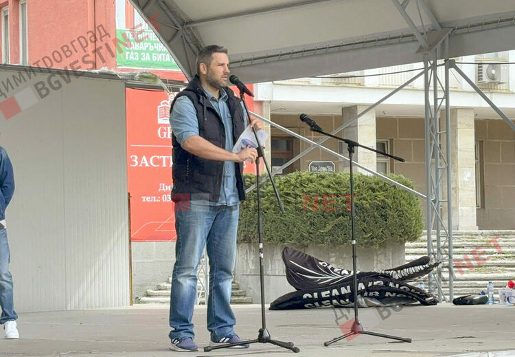 Стотици блокираха международния път край Димитровград, борят се за чист въздух