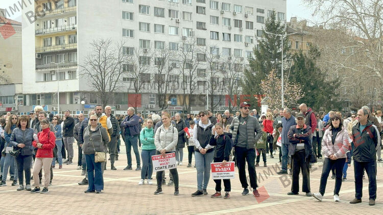Стотици блокираха международния път край Димитровград, борят се за чист въздух