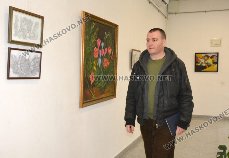 Художникът Стоян Добрев показва графика и живопис в самостоятелна изложба