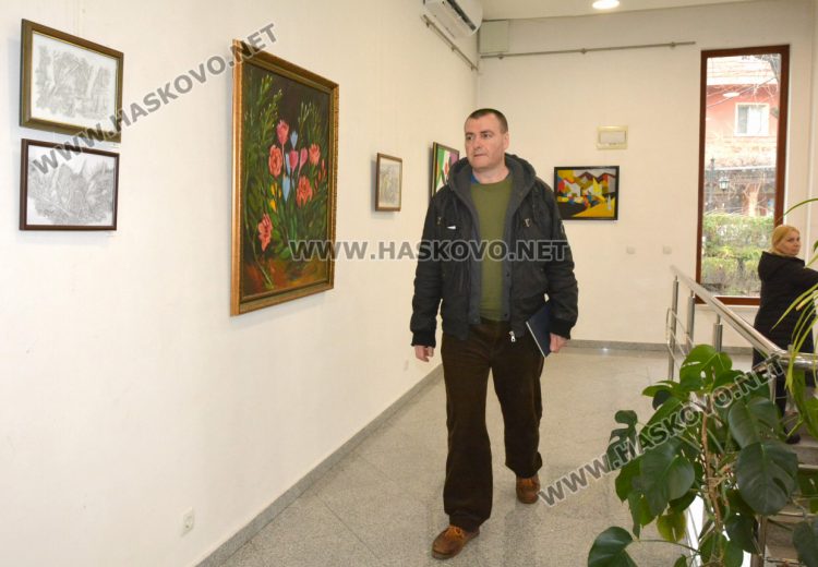 Художникът Стоян Добрев показва графика и живопис в самостоятелна изложба