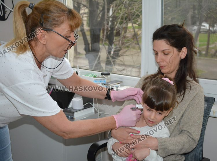 На Благовещение дупчат уши на бебета, тийнейджърки и възрастни за бързо заздравяване 