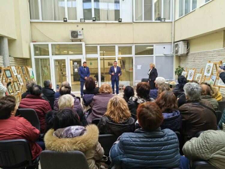 Изложба „Силен дух“ бе открита в галерия „Атриум“ на областната администрация