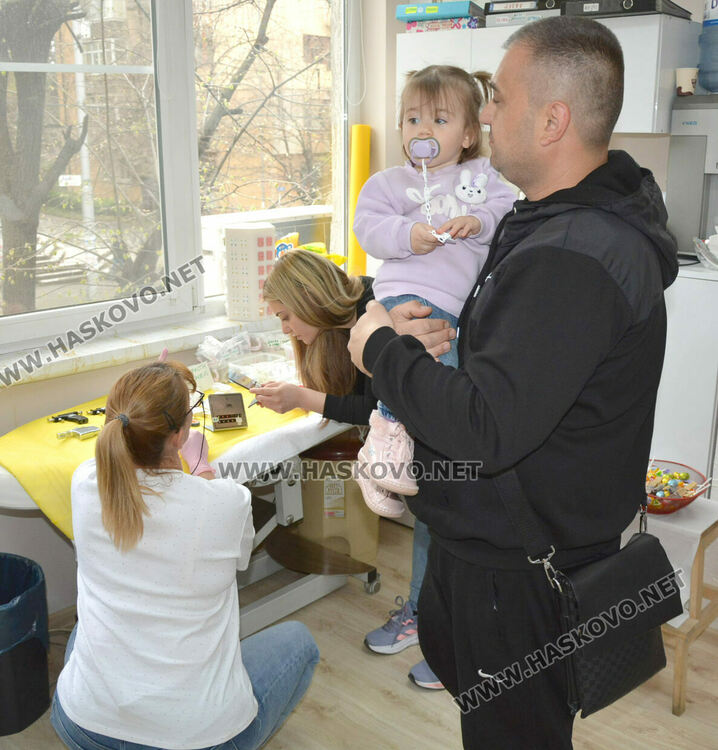 На Благовещение дупчат уши на бебета, тийнейджърки и възрастни за бързо заздравяване 