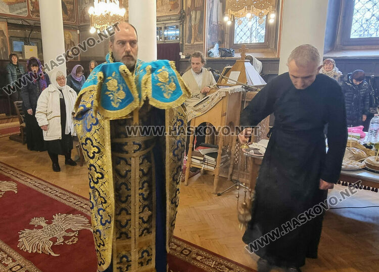 Отслужиха Света литургия за Благовещение в Хасково