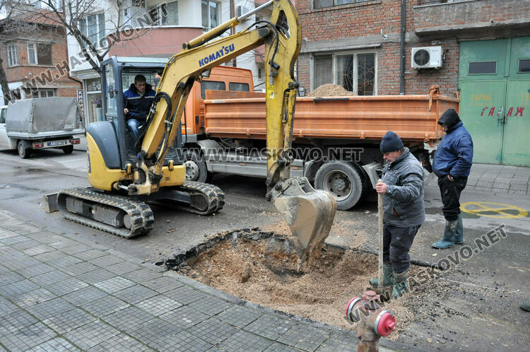 Авария на главен водопровод остави Източната част на Хасково и района около автогарата без вода