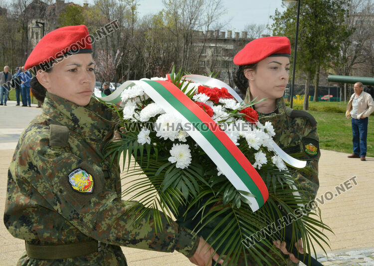 Хасково се преклони пред подвига на Десети Родопски полк и жертвите от погрома над тракийските бежанци