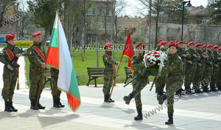 Хасково се преклони пред подвига на Десети Родопски полк и жертвите от погрома над тракийските бежанци