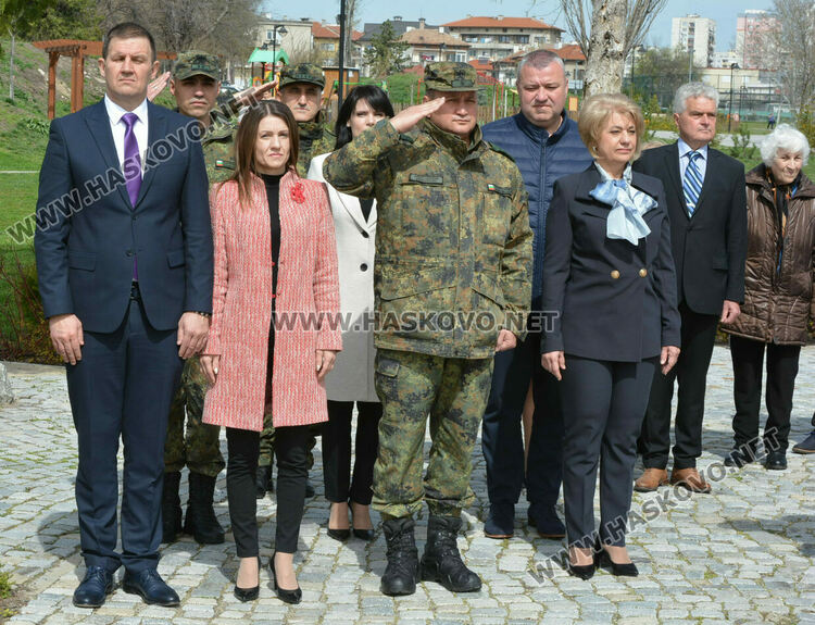 Хасково се преклони пред подвига на Десети Родопски полк и жертвите от погрома над тракийските бежанци