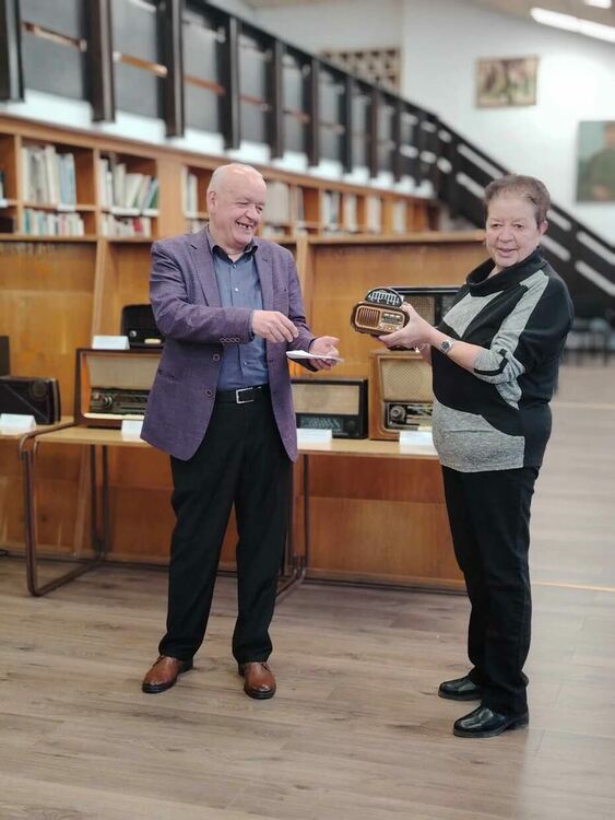 Първата по рода си изложба на ретро радиоапарати бе открита  в Регионална библиотека „Николай Вранчев“ в Смолян