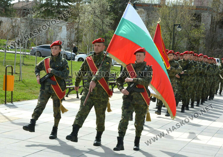 Хасково се преклони пред подвига на Десети Родопски полк и жертвите от погрома над тракийските бежанци