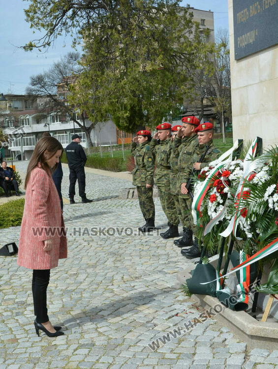 Хасково се преклони пред подвига на Десети Родопски полк и жертвите от погрома над тракийските бежанци