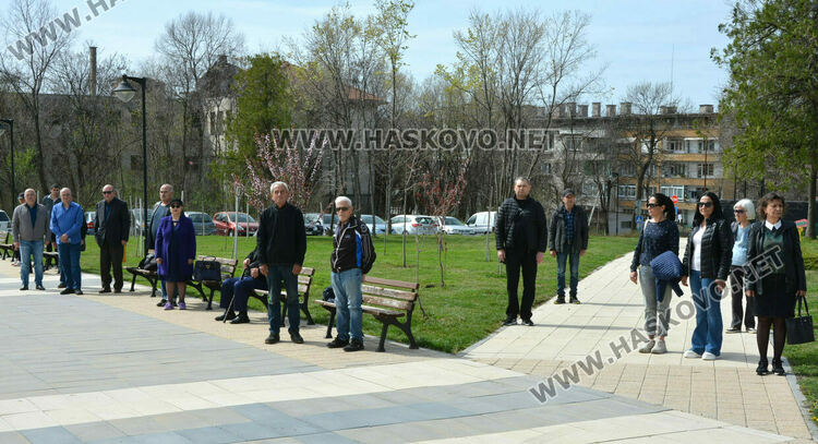 Хасково се преклони пред подвига на Десети Родопски полк и жертвите от погрома над тракийските бежанци