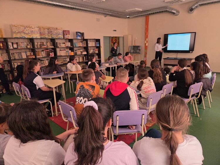 Показаха на децата от СУ „Шандор Петьофи“ какво е природно бедствие и как да се спасят