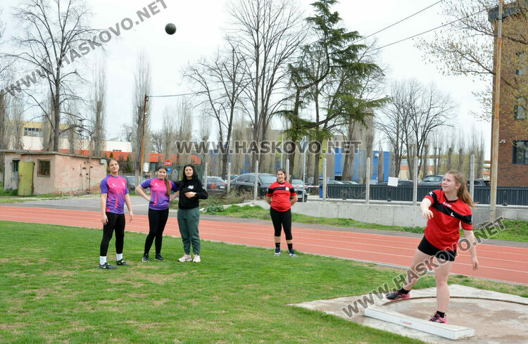Хасково бе домакин на областния кръг от ученическите игри по лека атлетика