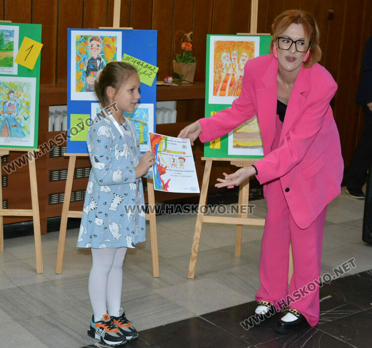 Наградиха победителите в националния конкурс за рисунка „Детство вълшебство“ 